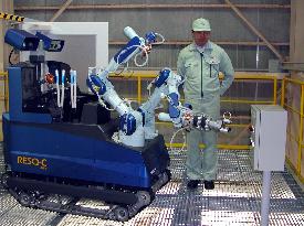 Robot that can work in radioactive environment